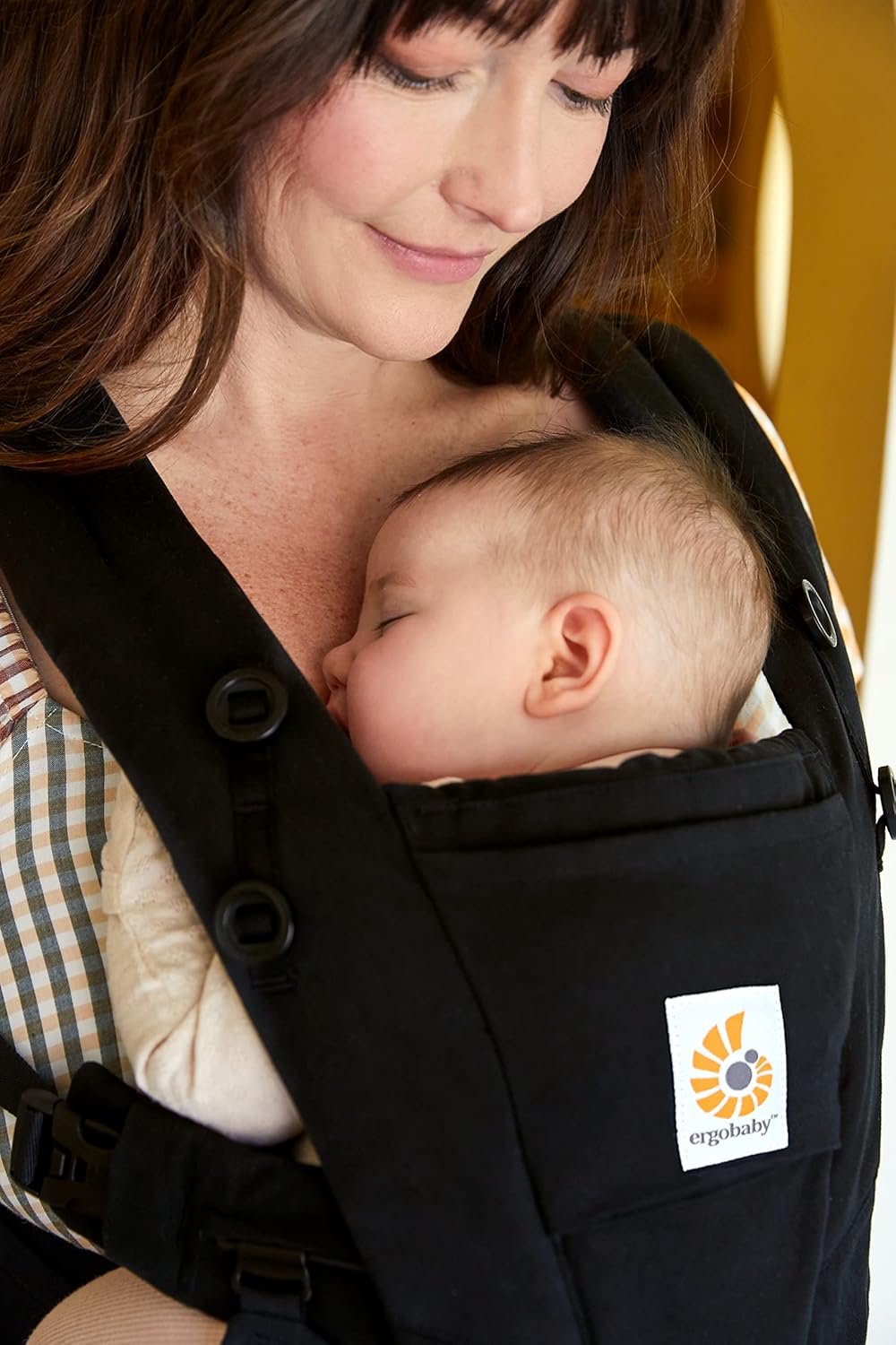 Ergobaby Omni Breeze Babytrage für Neugeborene ab Geburt bis 20kg, 4 Positionen SoftFlex Mesh Ergonomische Babybauchtrage Rückentrage Baby-Tragetasche, Natural Beige