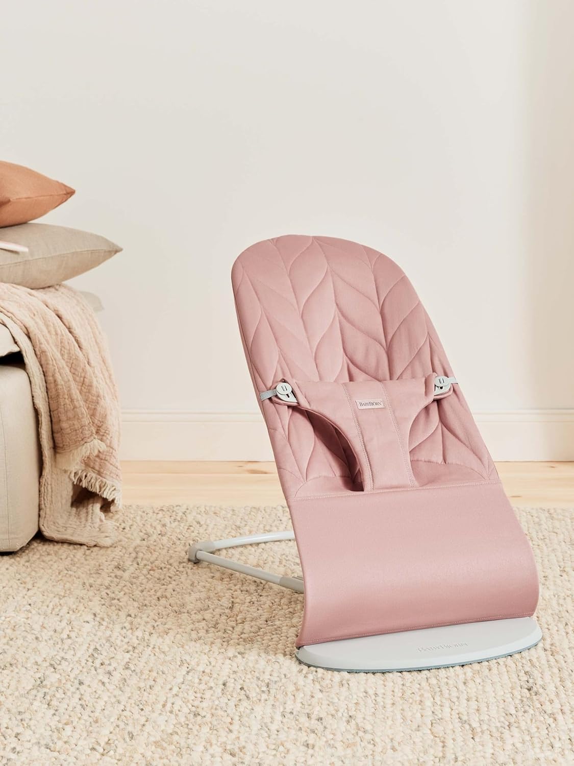 BabyBjörn Babywippe Bliss, Gewebt, Blütenblatt-Steppung, Sandgrau