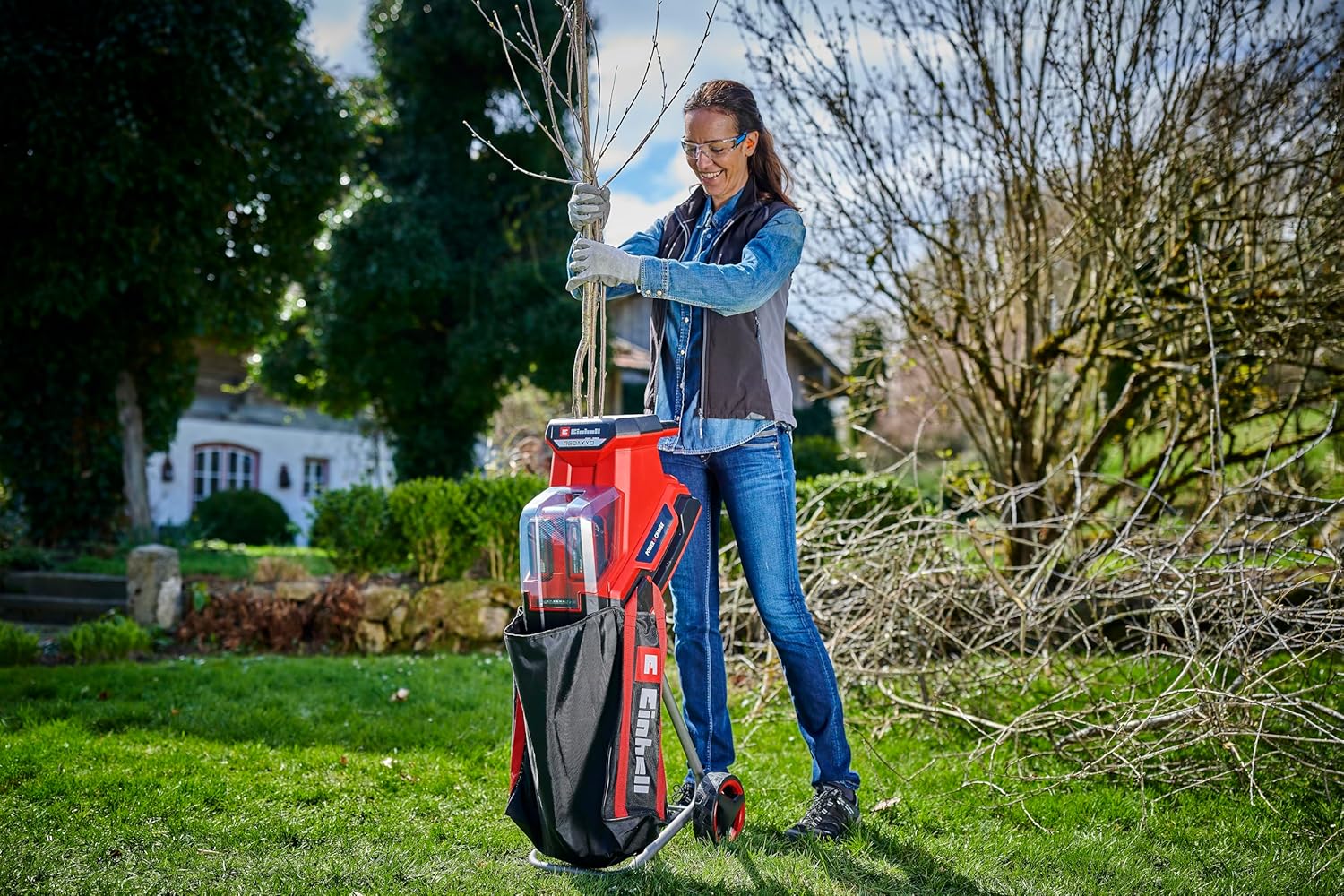 Einhell Akku-Messerhäcksler REDAXXO 36/25 Power X-Change (36 V, max. 25 mm Aststärke, 3 Wendemesser aus Stahl, 55 L Fangsack, Transportgriff, Stopfer)