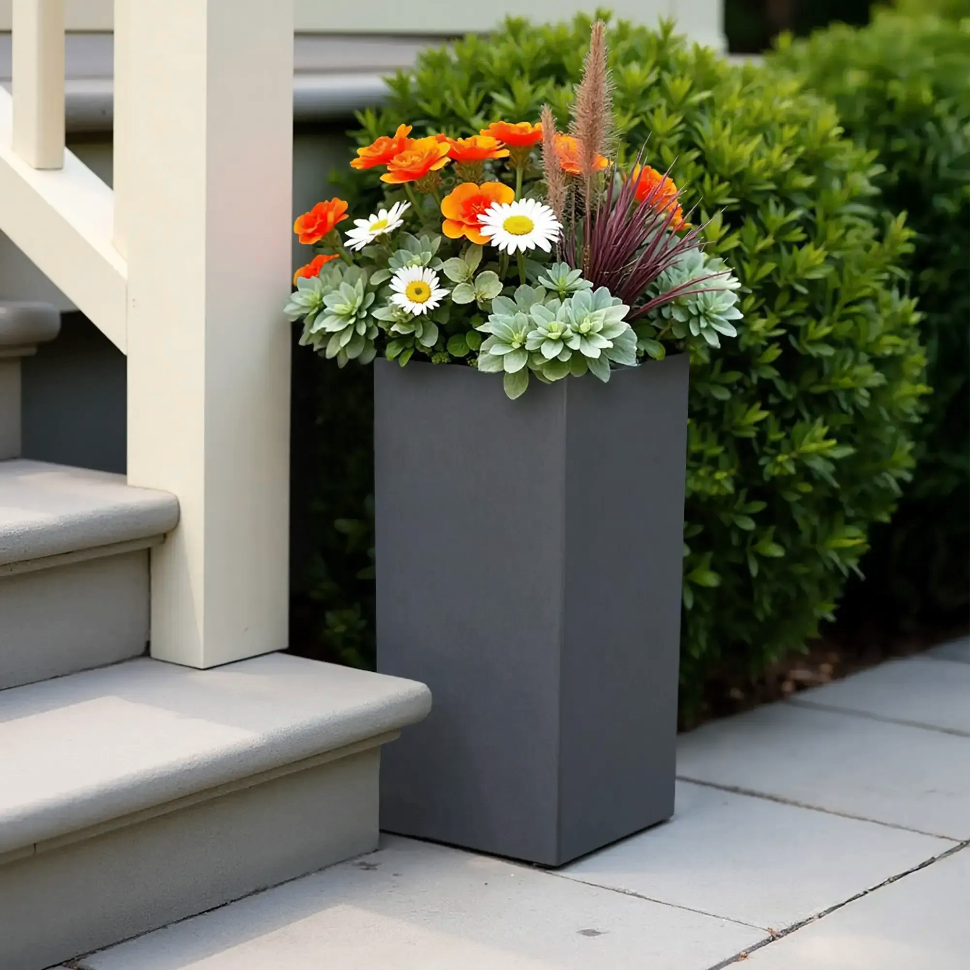 IDEALIST Lite Moderner Blumentopf aus Kunstblei, dunkelgrau, heller Beton, für den Garten, hoch, quadratisch