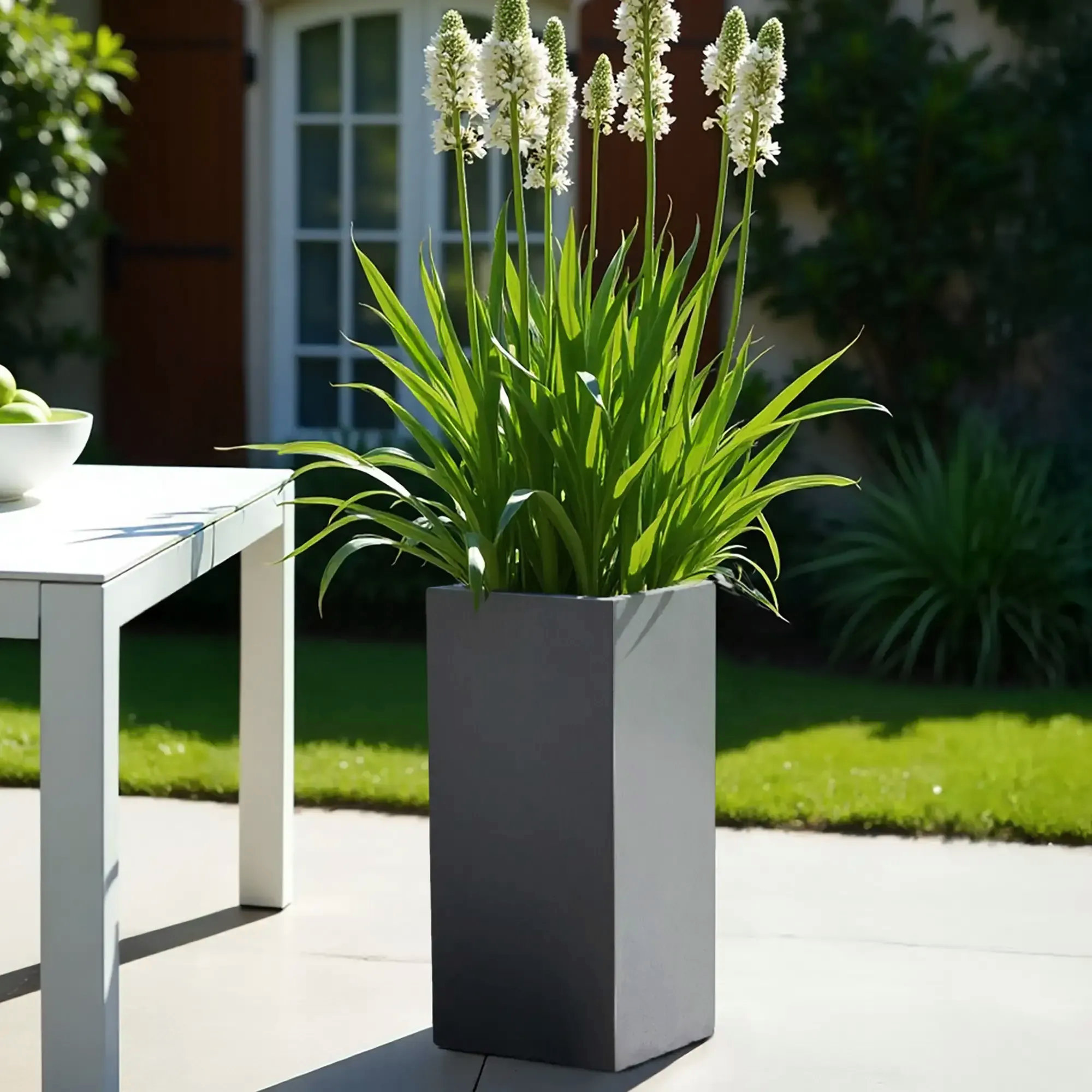 IDEALIST Lite Moderner Blumentopf aus Kunstblei, dunkelgrau, heller Beton, für den Garten, hoch, quadratisch