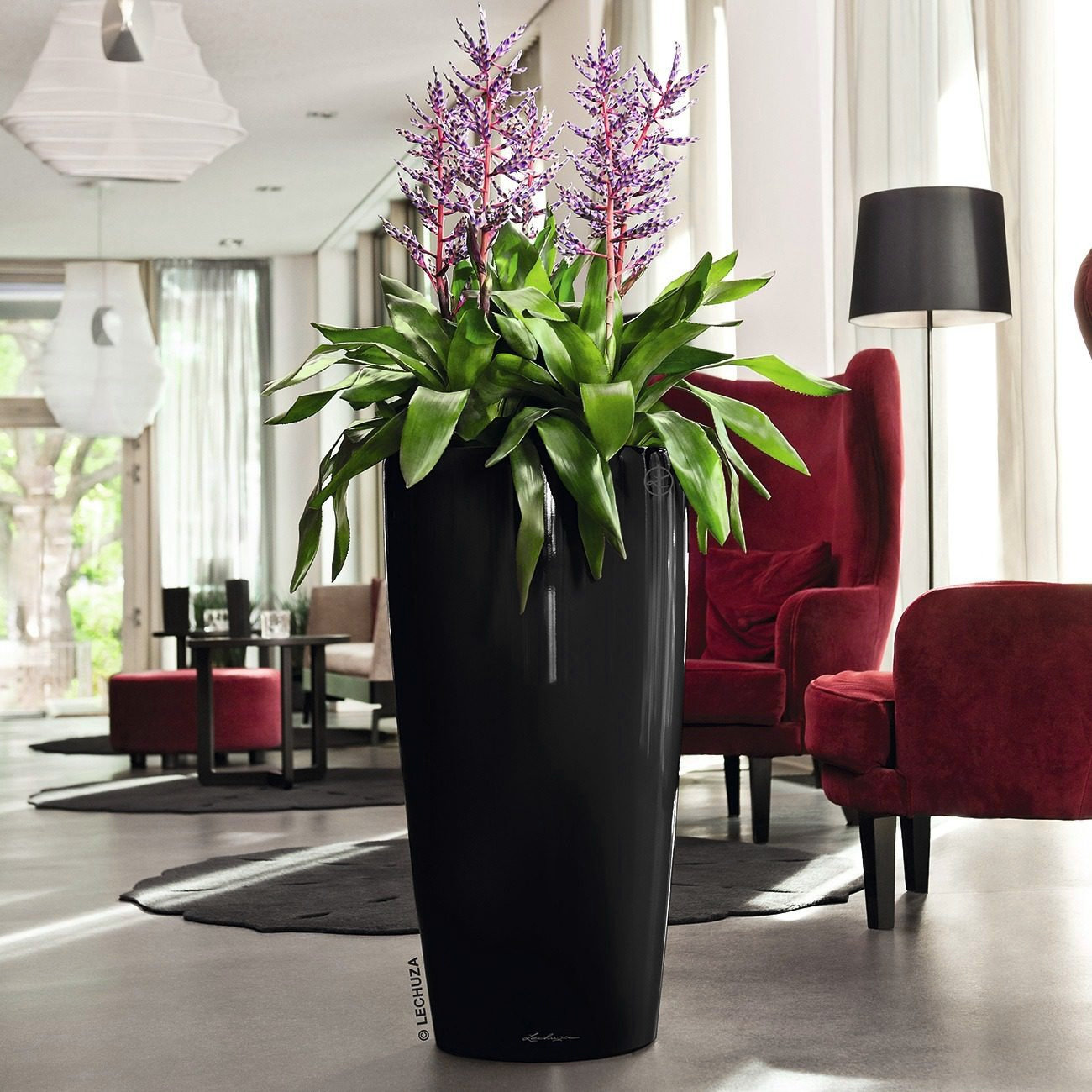 LECHUZA RONDO 32, selbstbewässernder Blumentopf aus schwarzem, hochglänzendem Polyresin mit Substrat und Wasserstandsanzeige, D32 H56 cm, 13 l